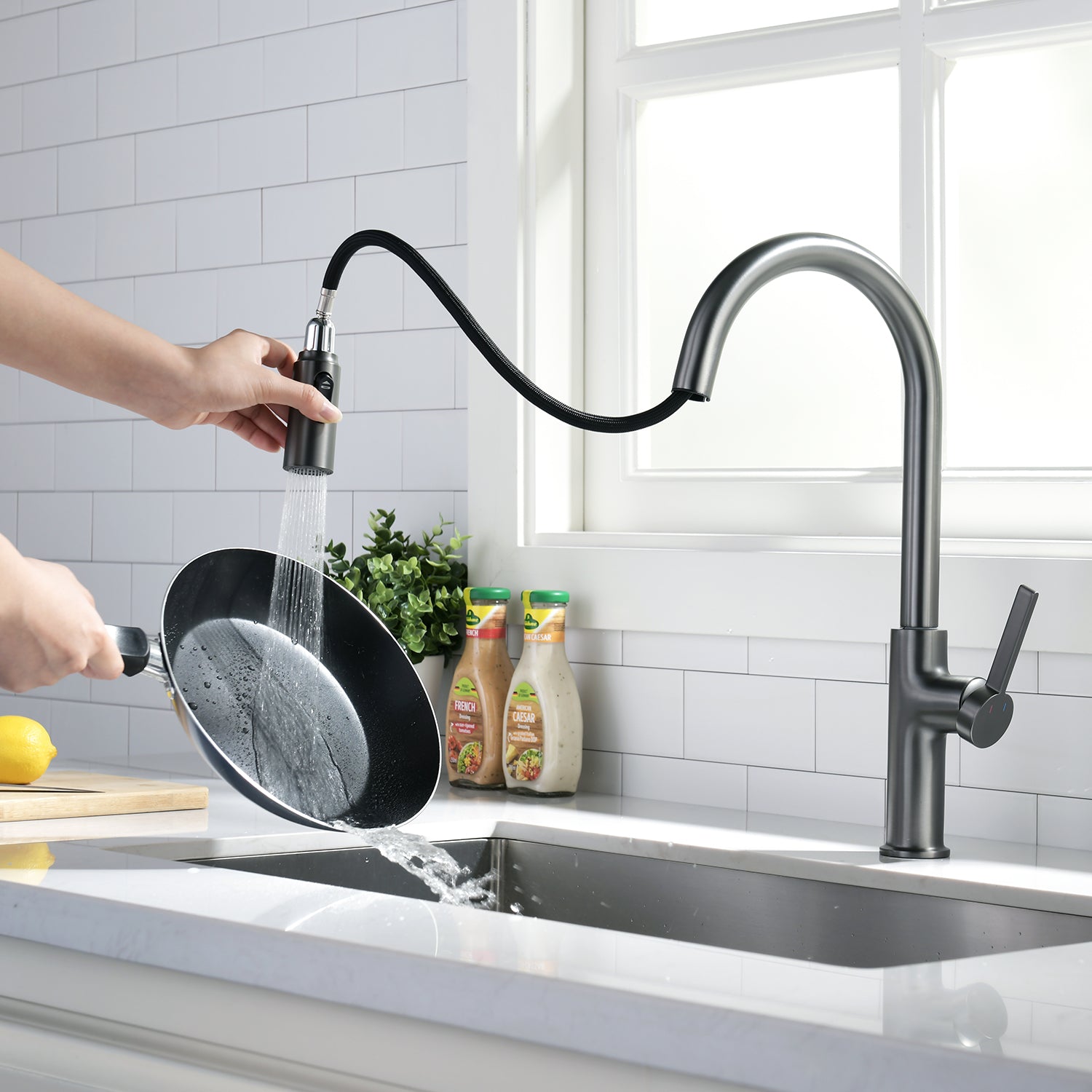 Lefton Single Handle Kitchen Pull-Down Faucet with 3 Water Outlet Modes-KF2202