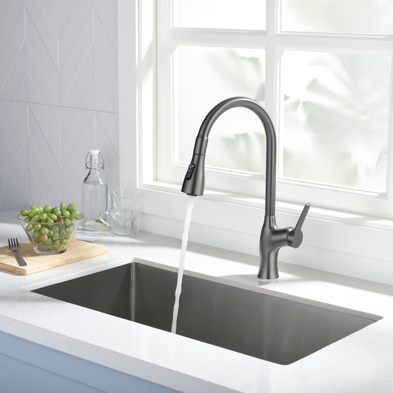 Lefton Kitchen Pull-Down Faucet with 3 Water Outlet Modes-KF2203